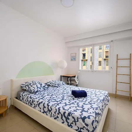 3 Avec Balcon Centre Apartment