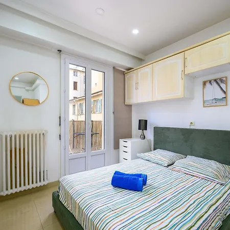 3 Avec Balcon Centre Apartment *