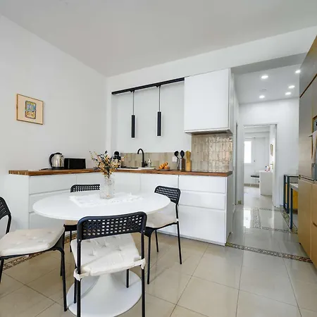 3 Avec Balcon Centre Apartment